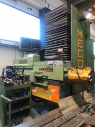  FRESATRICE A MONT. MOBILE MECOF CS 88-G usato STOZZATRICE VARINELLI CON AVANZAMEN immagine Stozzatrici usati in vendita